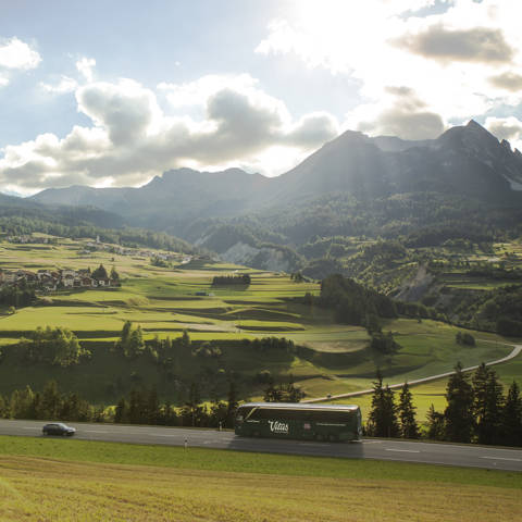 Med bussen til smukke udsigter i Dolomitterne i Norditalien.