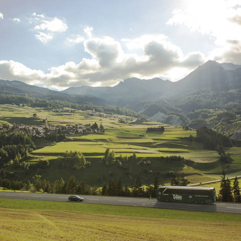 Med bussen til smukke udsigter i Dolomitterne i Norditalien.