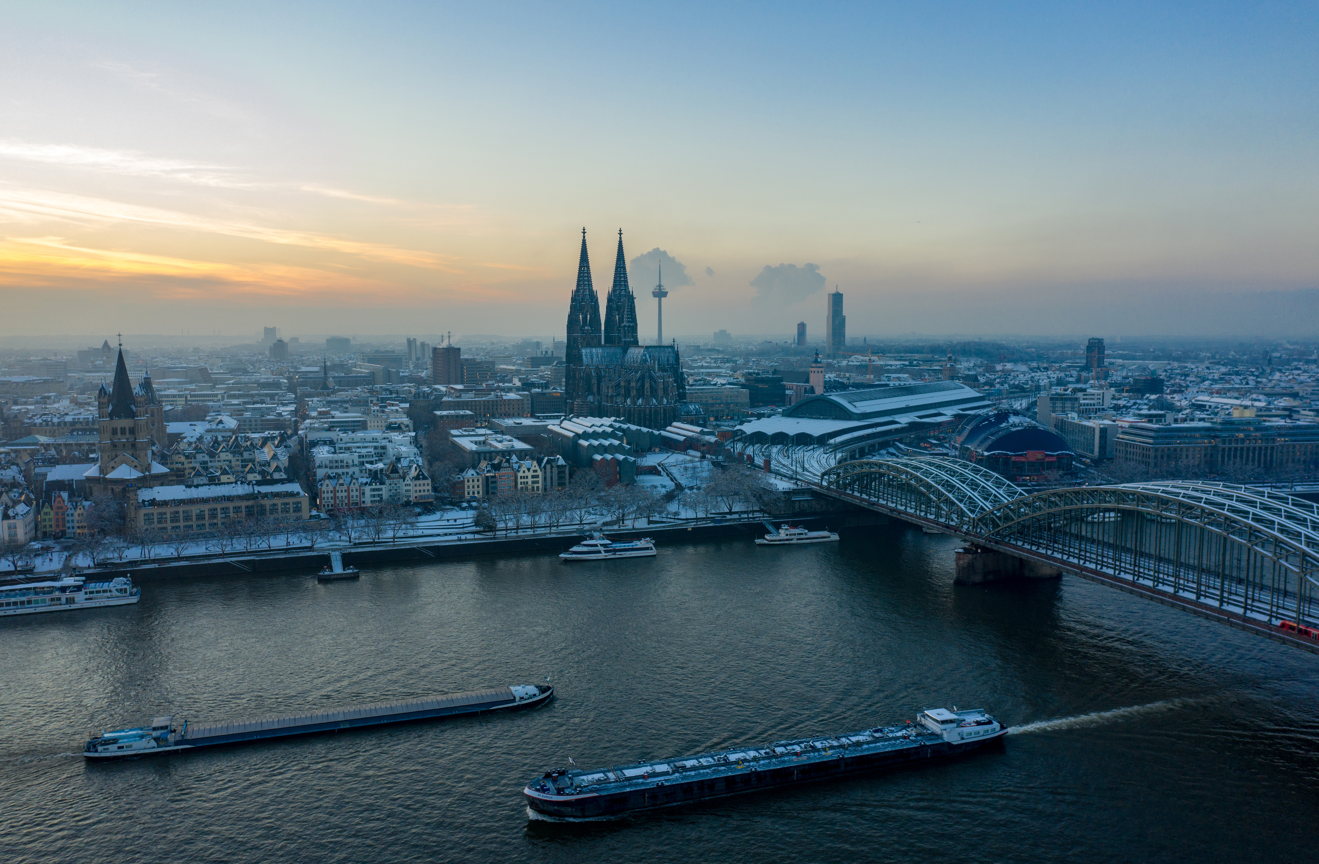 Udsigt over Köln og den berømte domkirke. 