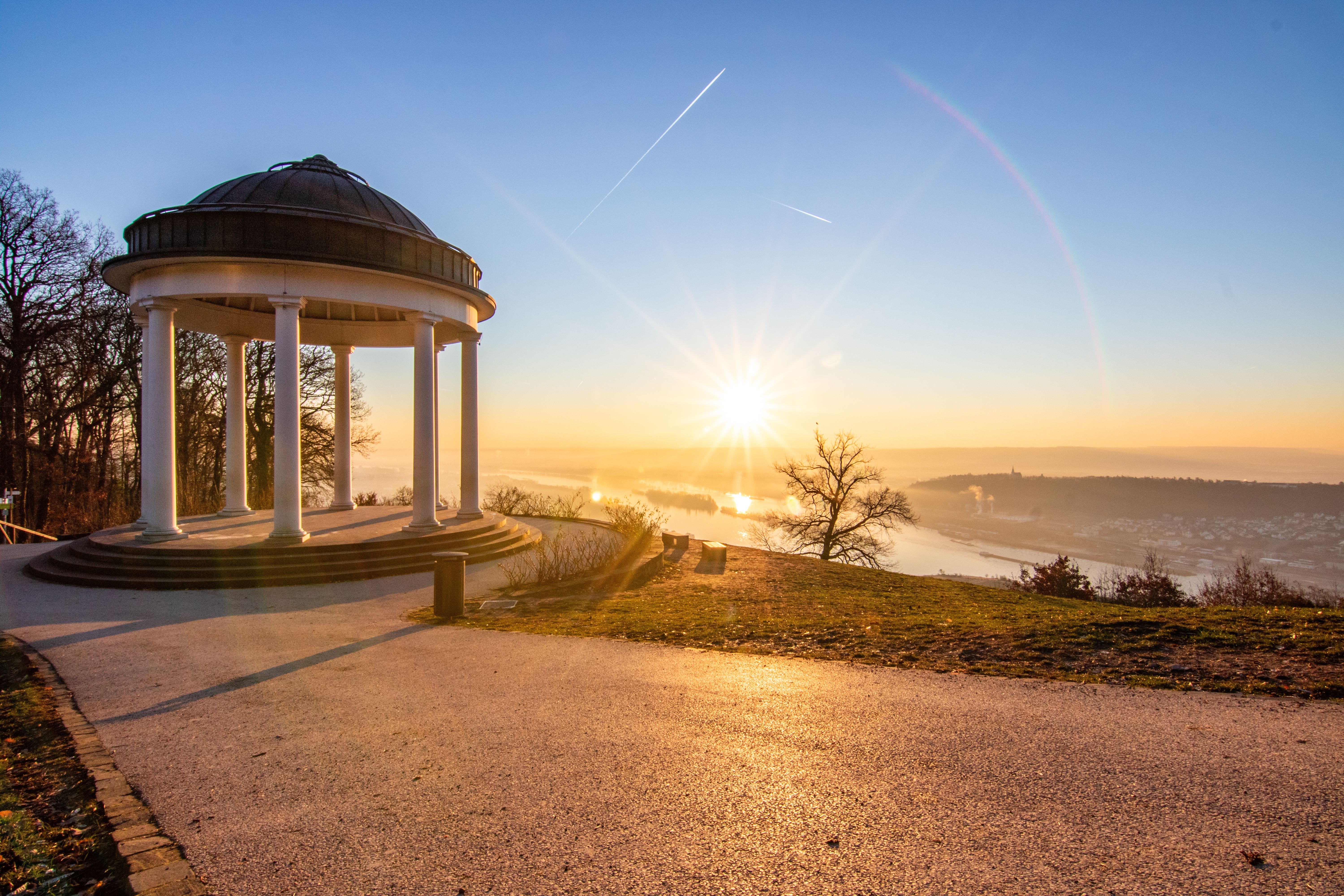 Niederwalddenkmal og udsigten over Rhinen. 
