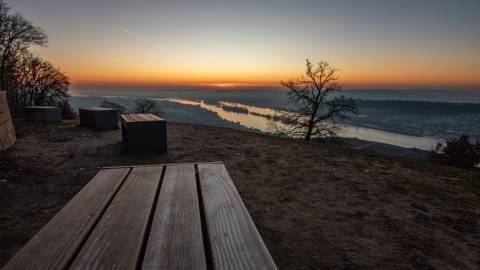 Solopgang over Rhinen en vintermorgen.