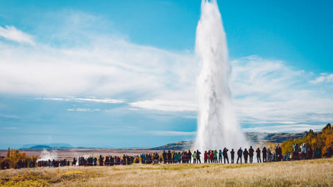 Geysir i udbrud på Island.