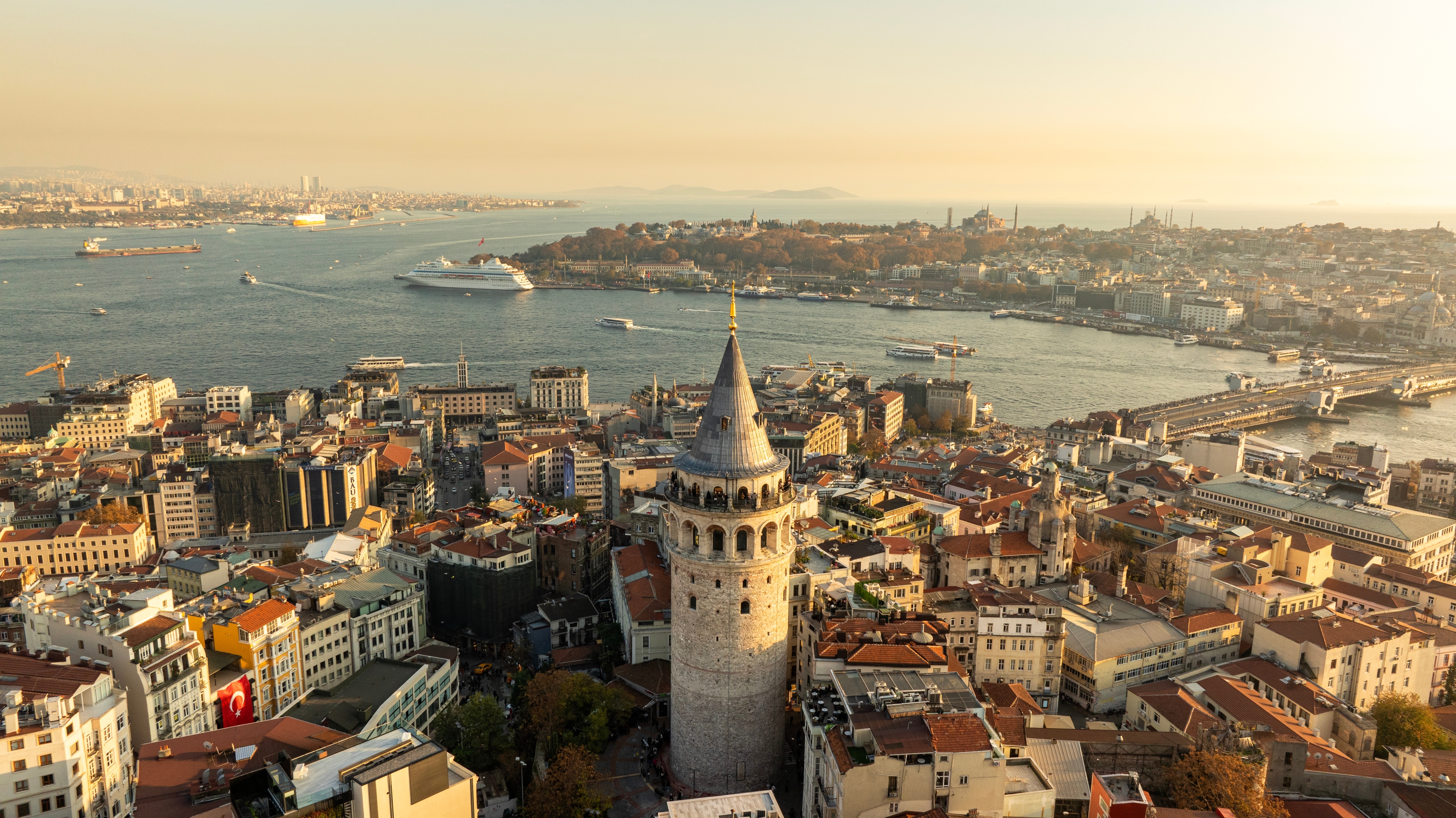 Galata-tårnet og udsigten over Istanbul i Tyrkiet.