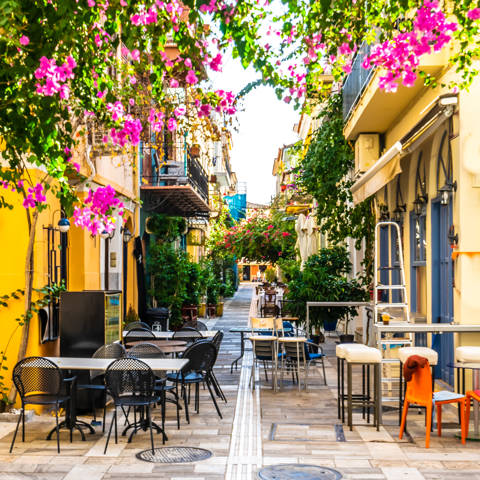 Hyggelig gade i Nafplio i Grækenland.