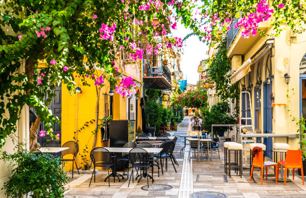 Hyggelig gade i Nafplio i Grækenland.