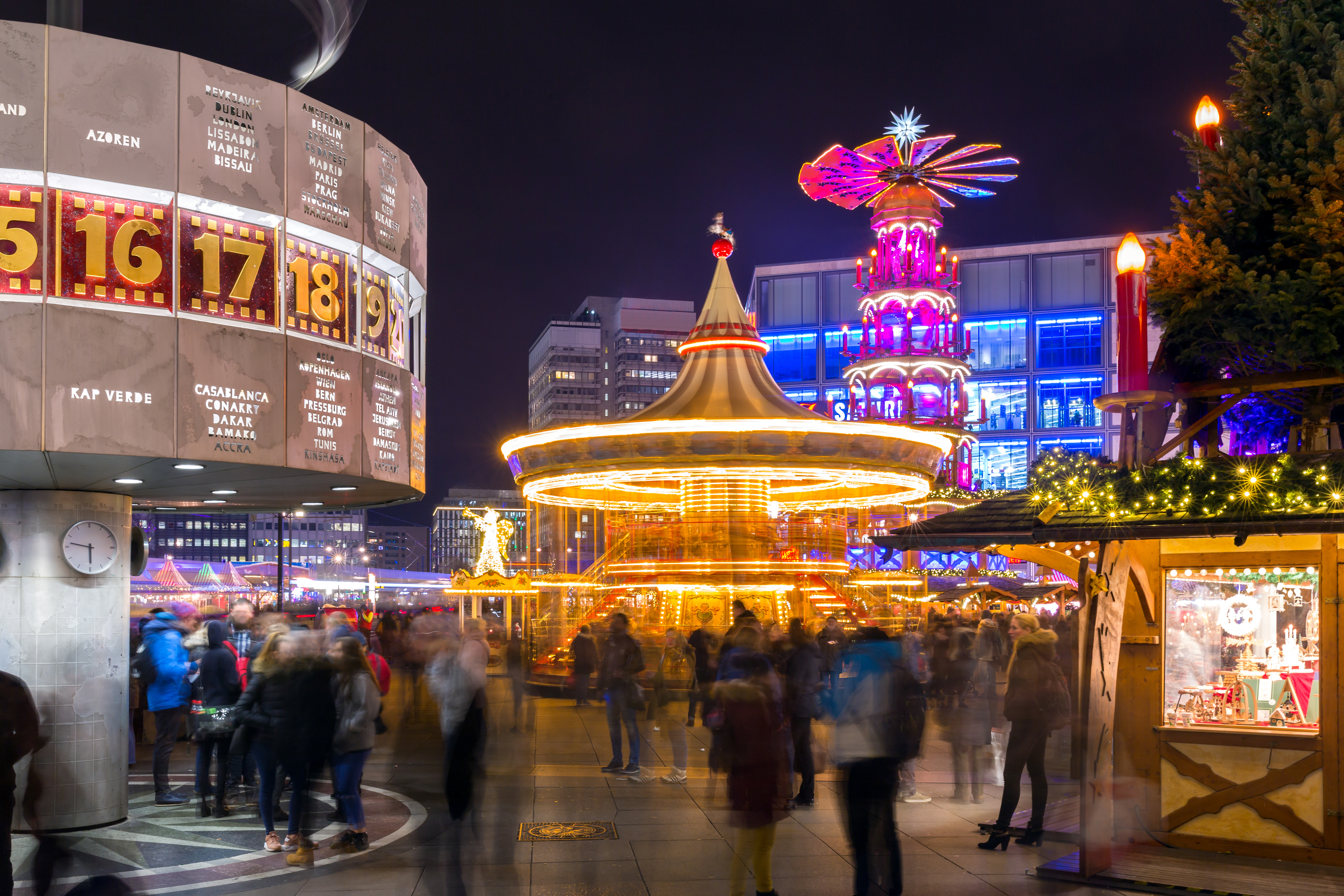Julemarked på Alexanderplatz i Berlin i Tyskland.