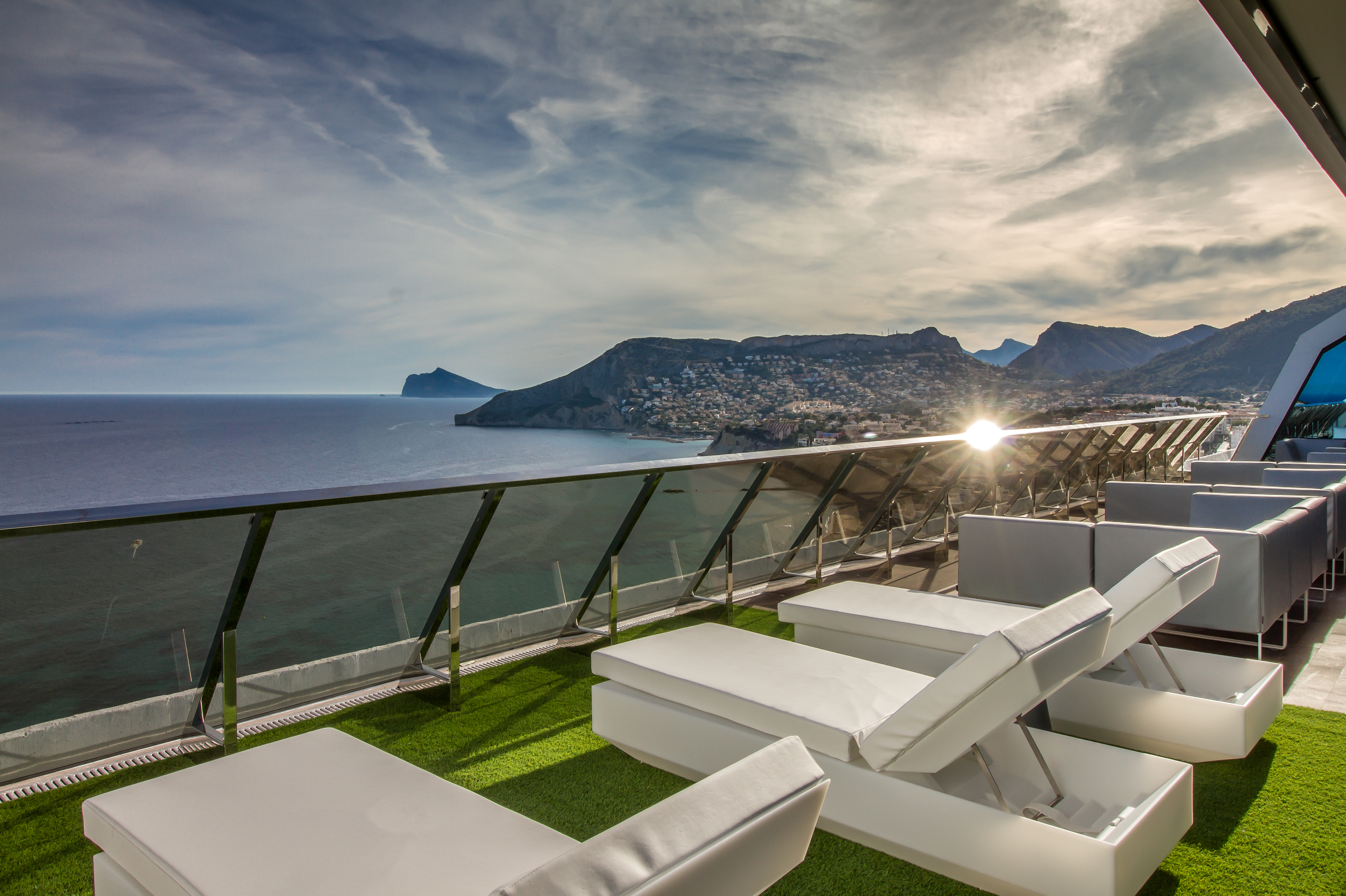 Udsigt fra Skybar på Estimar Calpe Suitopía Hotel i Calpe i Spanien.