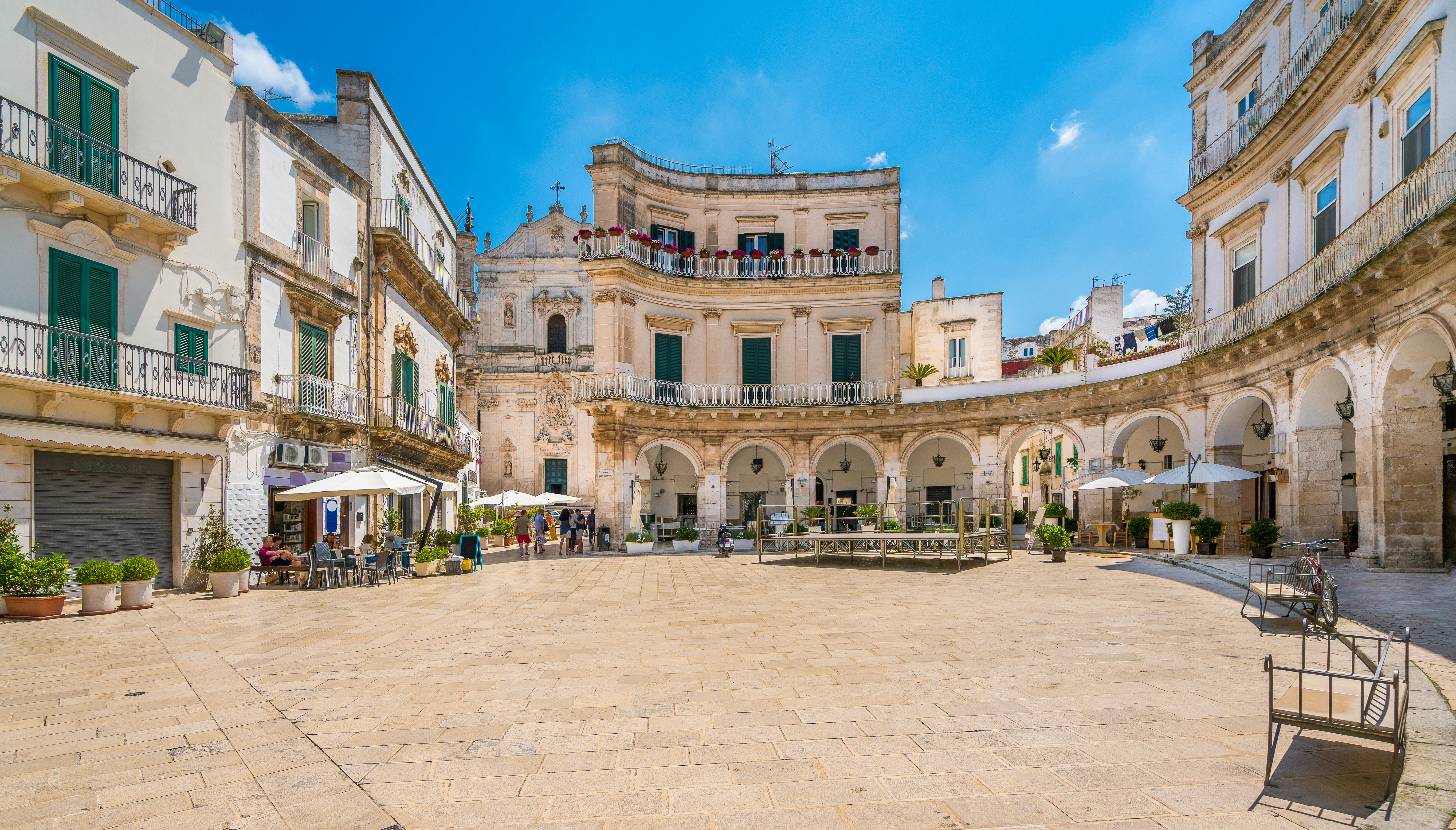 Et smukt torv i byen Martina Franca i Syditalien.