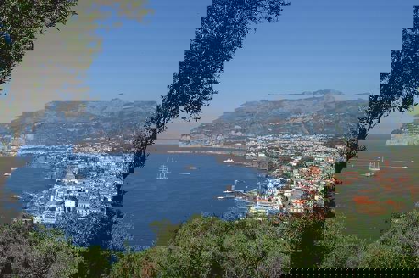 Panoramaudsigt over Sorrento i Italien.