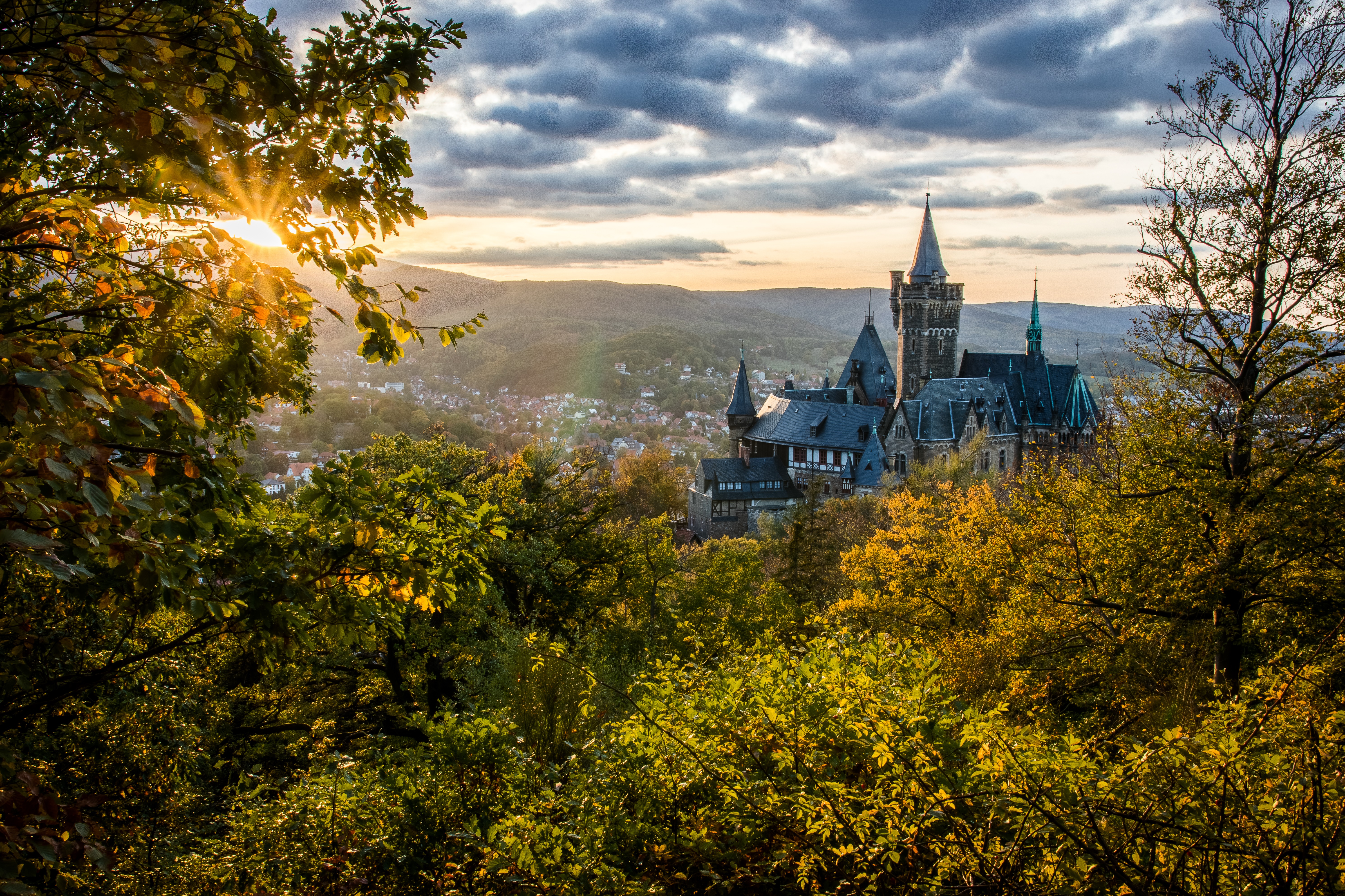 Aftensol over Wernigerode i Harzen i Tyskland.
