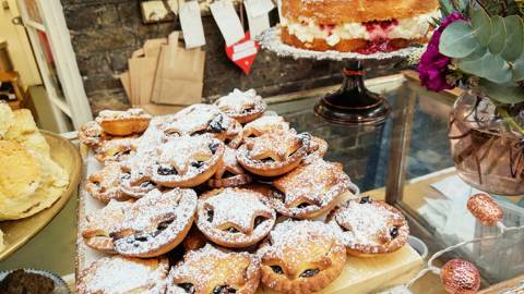 Juletærter med frugtfyld på julemarked i Dublin.