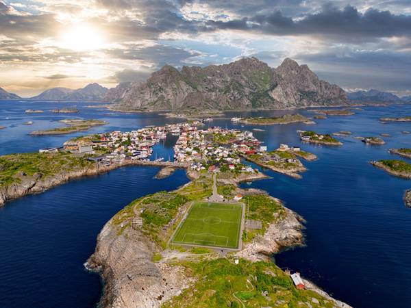 Luftfoto over Henningsvær.