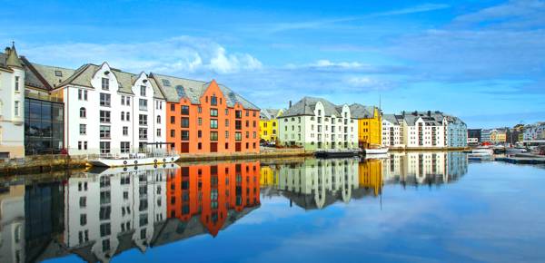 Norge Aalesund Farvet Huse.