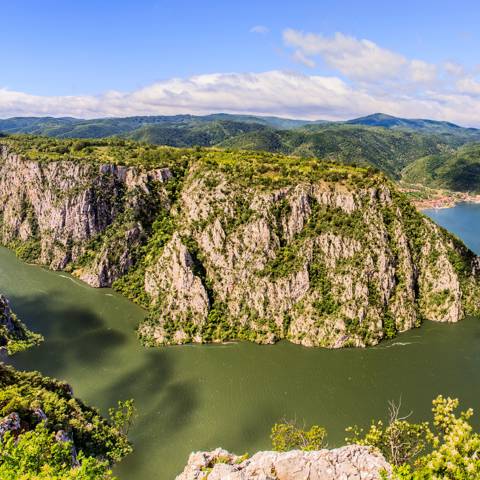 Donau snor sig smukt gennem landskabet.