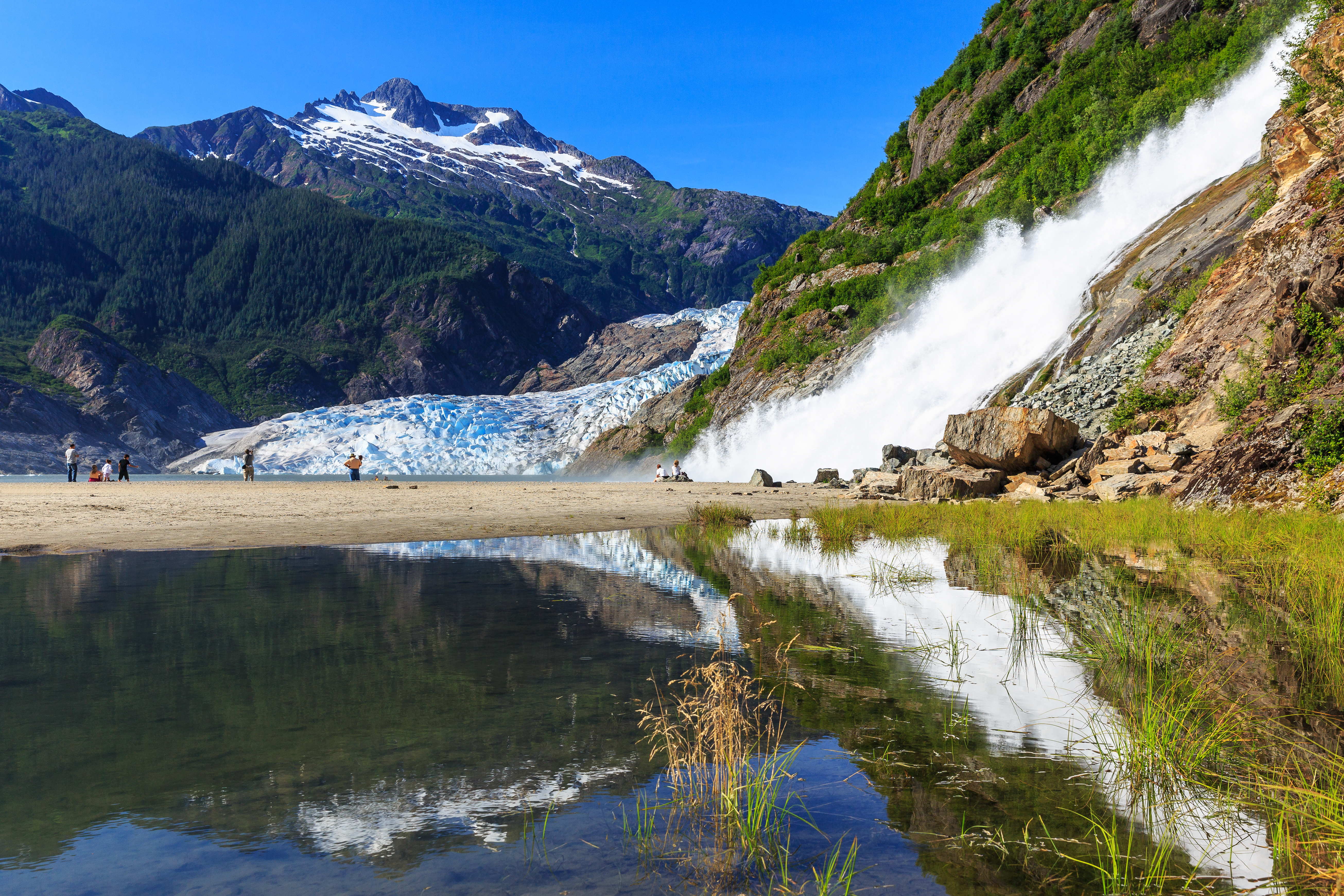 Mendenhall Glacier ved Juneau i Alaska i USA.