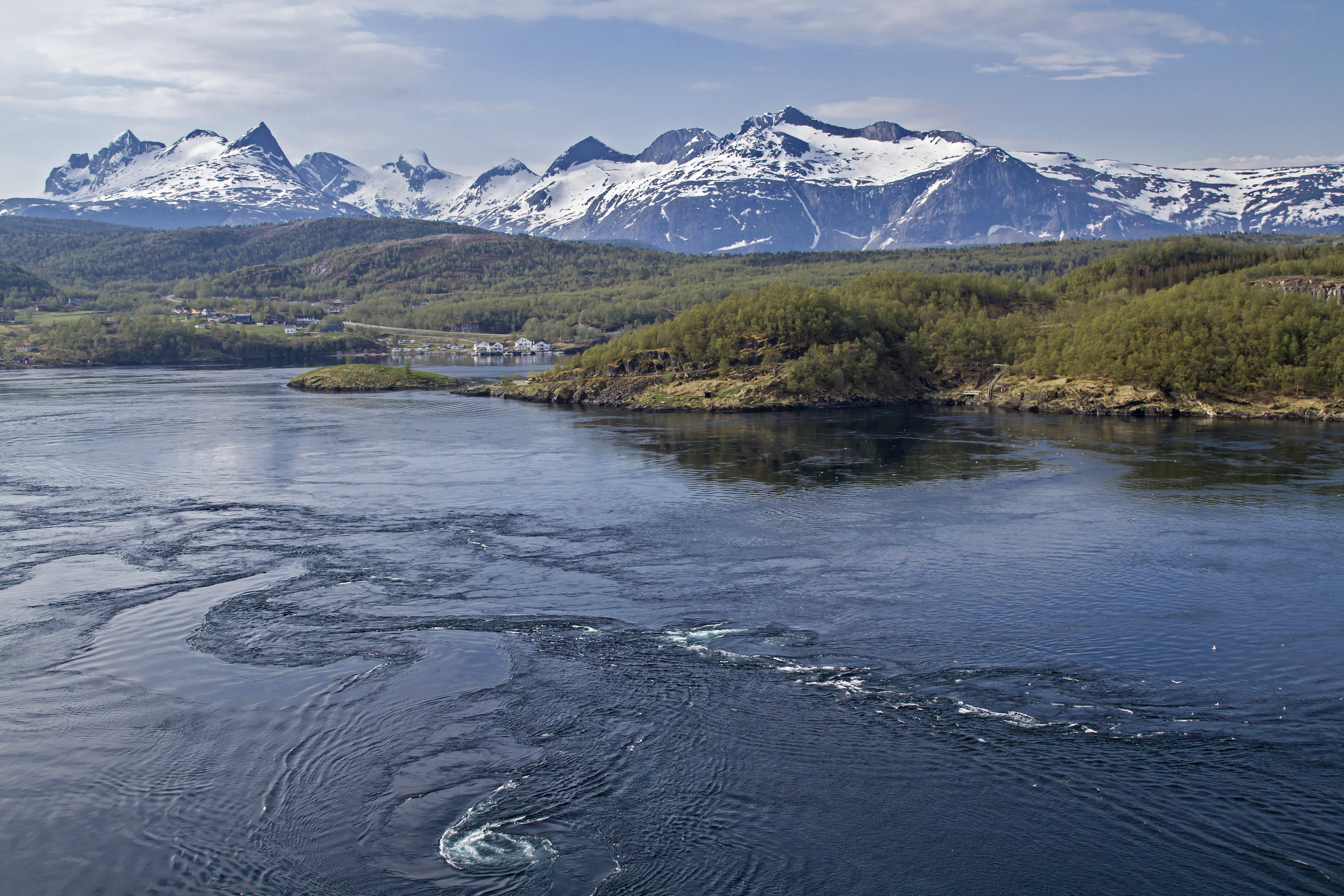 Tidevandstrømmen Saltstraumen ved Bodø i Norge.