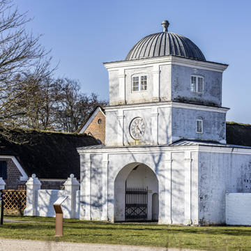 Indgangsporten til herregården Nørre Vosborg i Vemb.