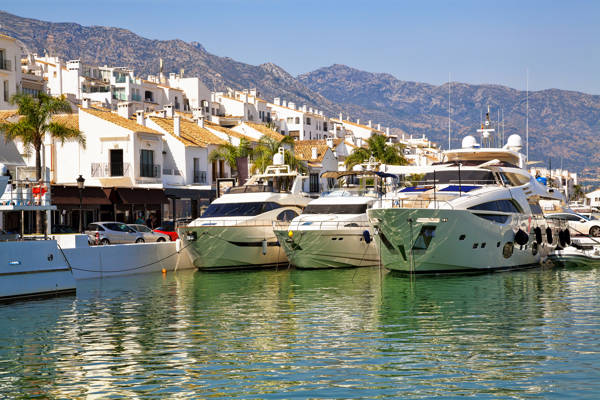 Spanien Marbella Puerto Banus Yachts.