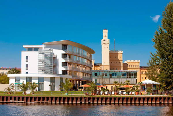 Hotel Vienna House By Wyndham Havelufer i Potsdam i Tyskland.