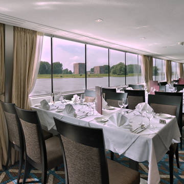 Restauranten ombord på flokrydstogtskibet MS Leonora.