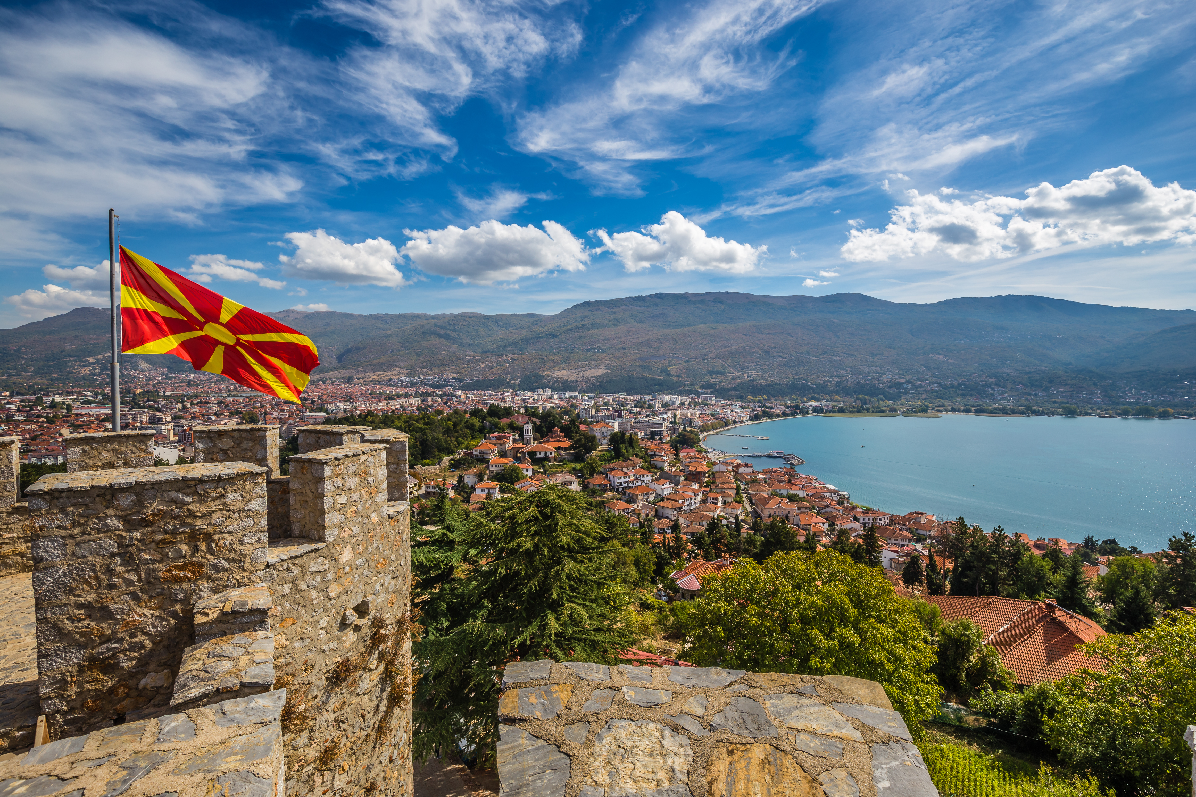 Udsigt fra borgen over søen ved Ohrid i Nordmakedonien.