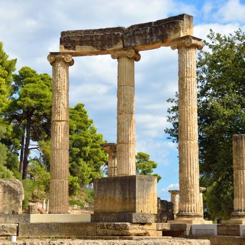 Ruiner af søjler i Olympia i Grækenland.