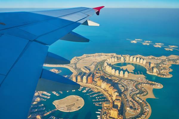 De kunstige øer The Pearl Qatar set under indflyvningen til Doha i Qatar.