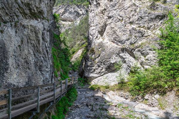 Vandresti gennem Rosengartenschluchten.