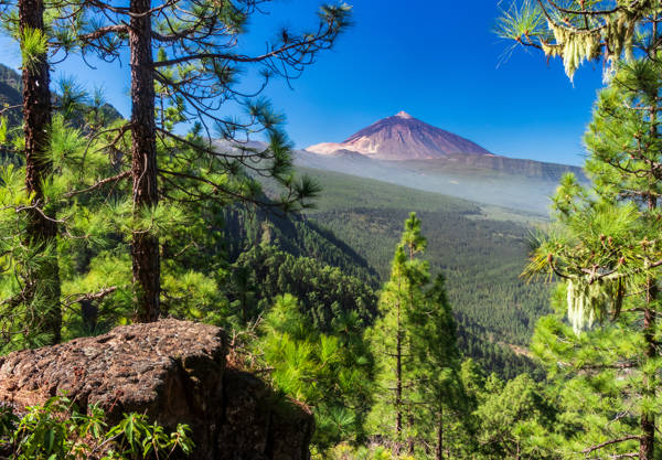 Udsigt til Spaniens højeste bjerg, Pico de Teide, på Tenerife.