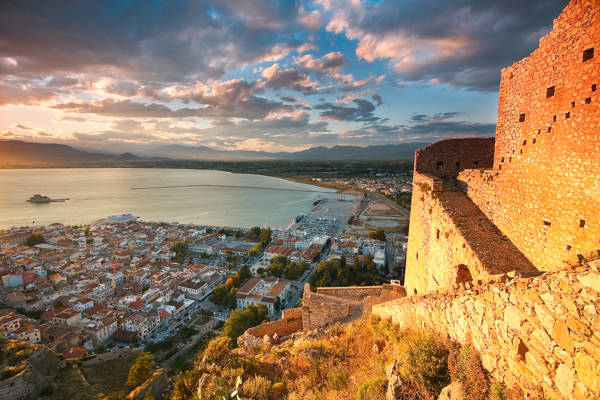Luftfoto over Nafplio på Peloponnes i Grækenland.
