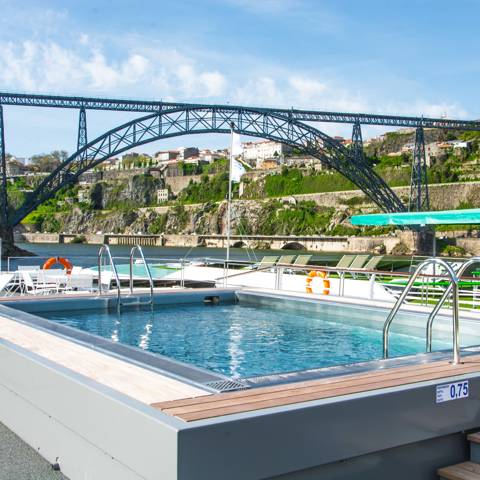 Den skønne pool på Miguel Torga.