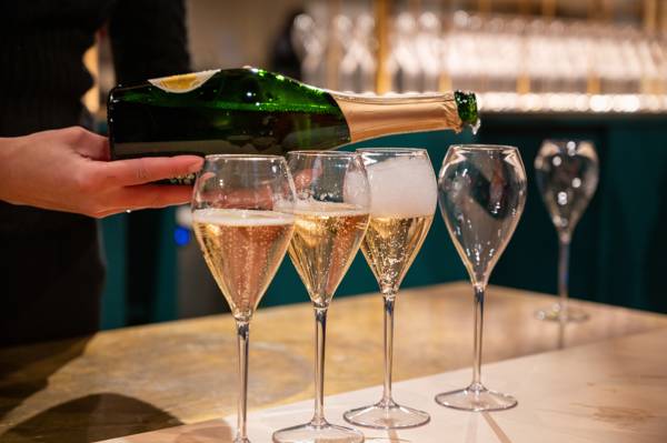 Skål og godt nytår.