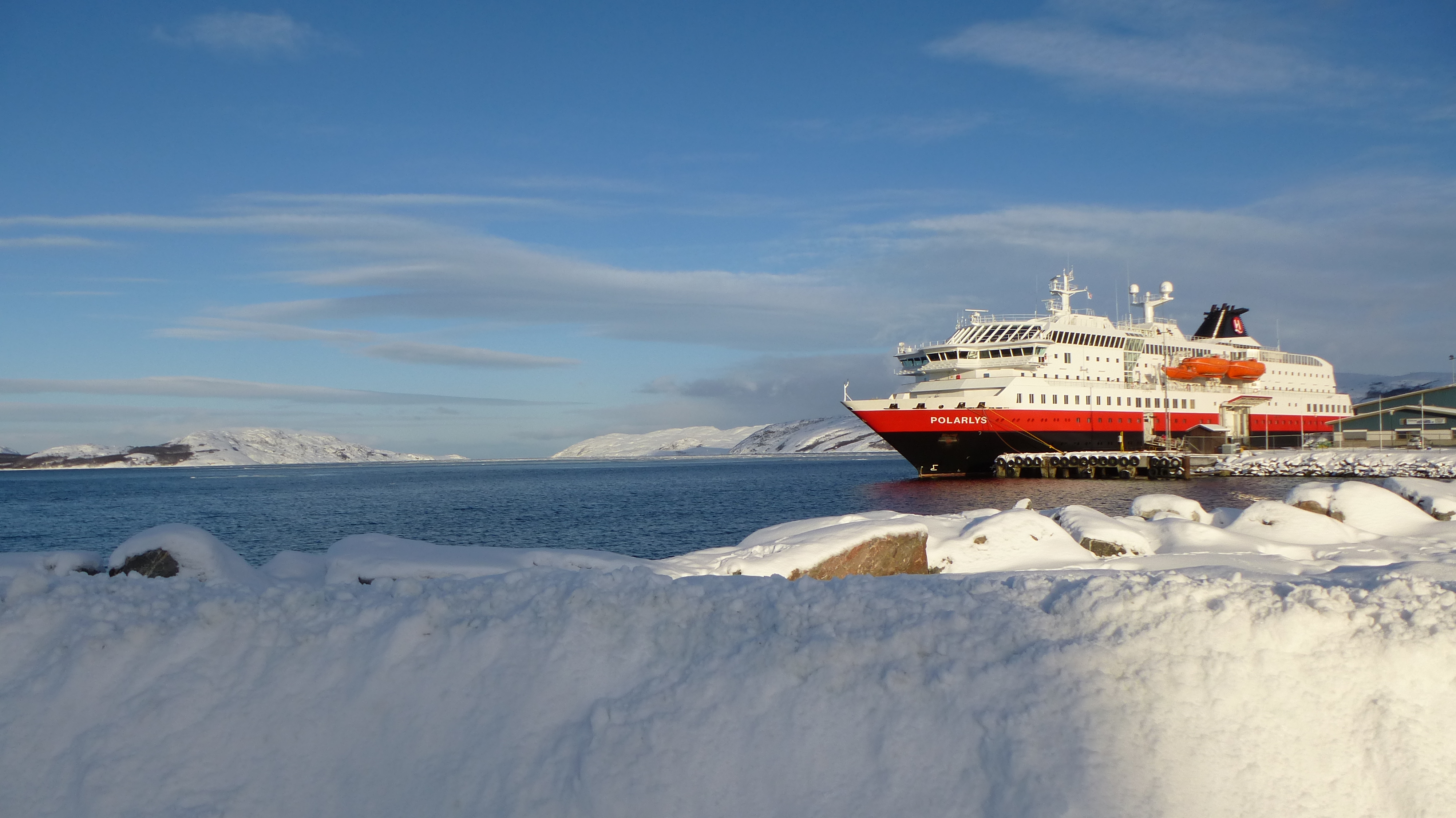 Hurtigrutens skib MS Polarlys i Kirkenes.