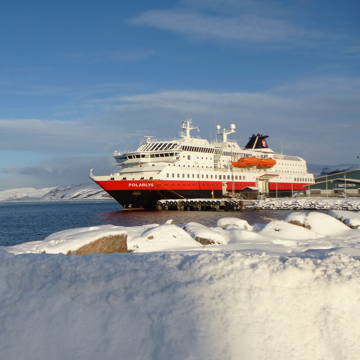 Hurtigrutens skib MS Polarlys i Kirkenes.