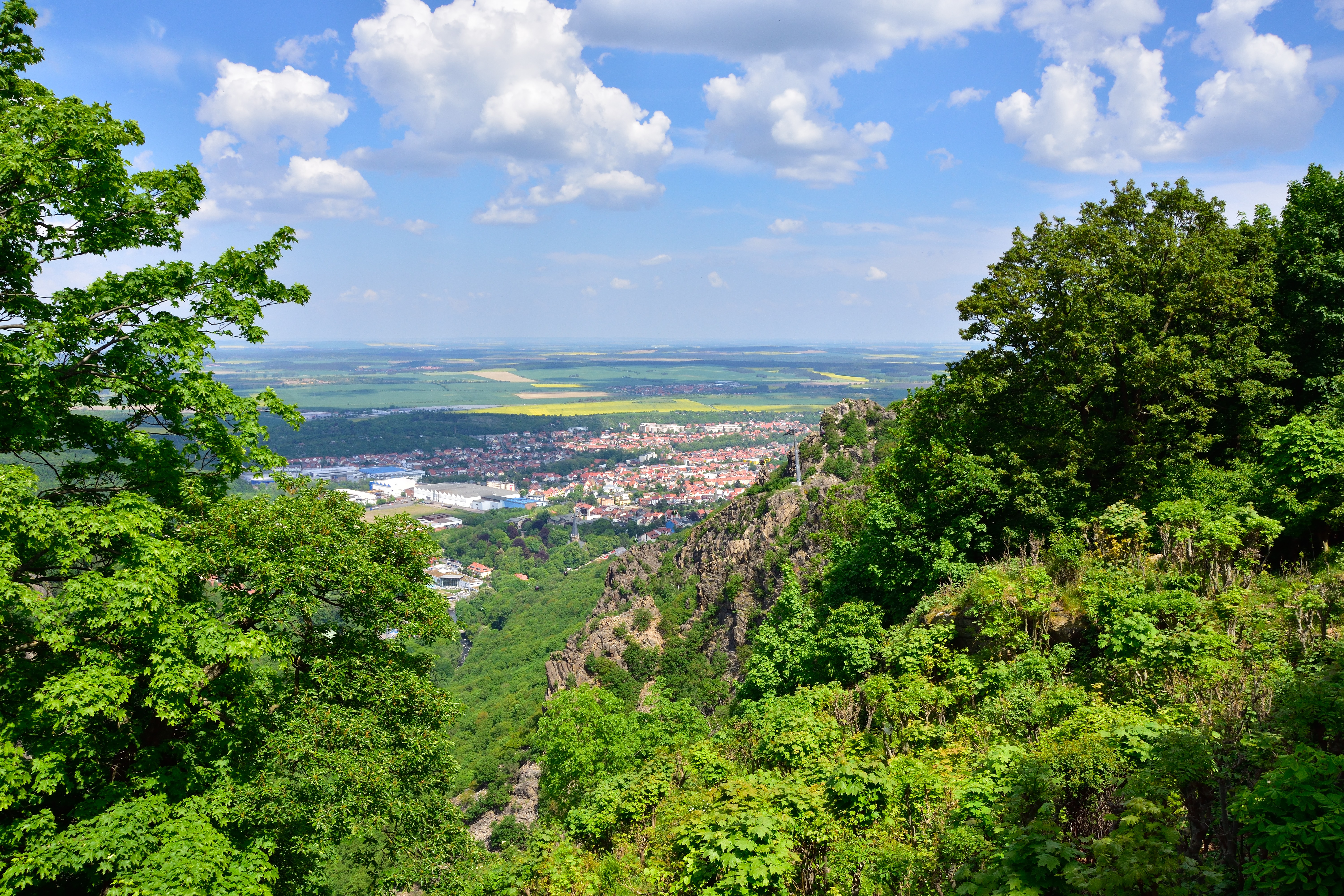 Udsigt fra Hexentanzplatz i Harzen i Tyskland.