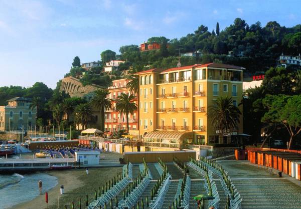 Hotel Jasmin ligger lige ved stranden i Diano Marina i Ligurien i Italien.