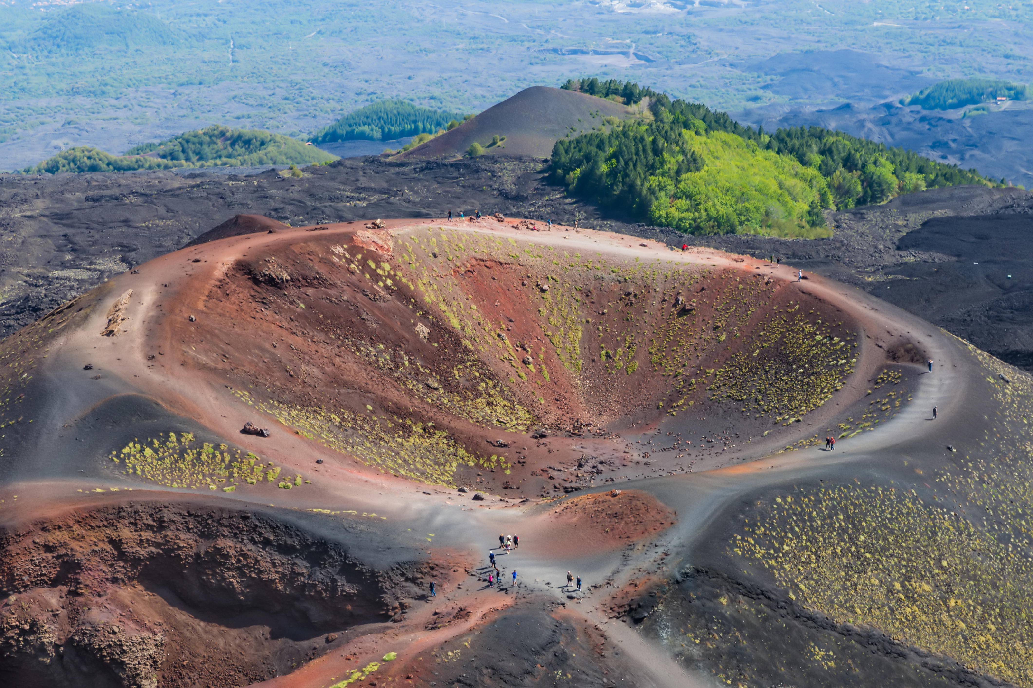 Loftfoto af krateret på den store vulkan, Etna, på Sicilien.