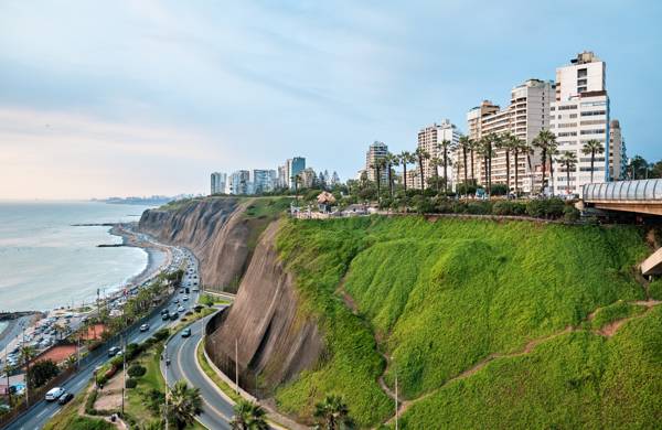 Stillehavskysten ved Lima i Peru.