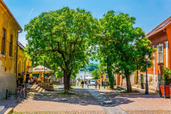 Den hyggelige by Vac i Ungarn.