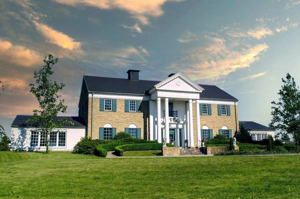 Memphis Mansion i Randers huser en af verdens største Elvis-samlinger.