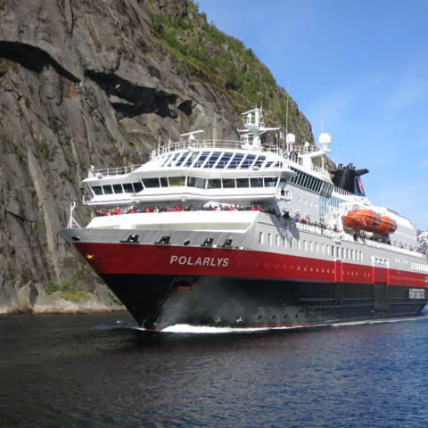 Skibet MS Polarlys fra Hurtigruten.