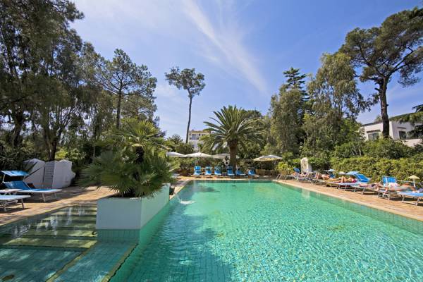 Poolen på Central Park Hotel Terme i Ischia Ponte i Italien.