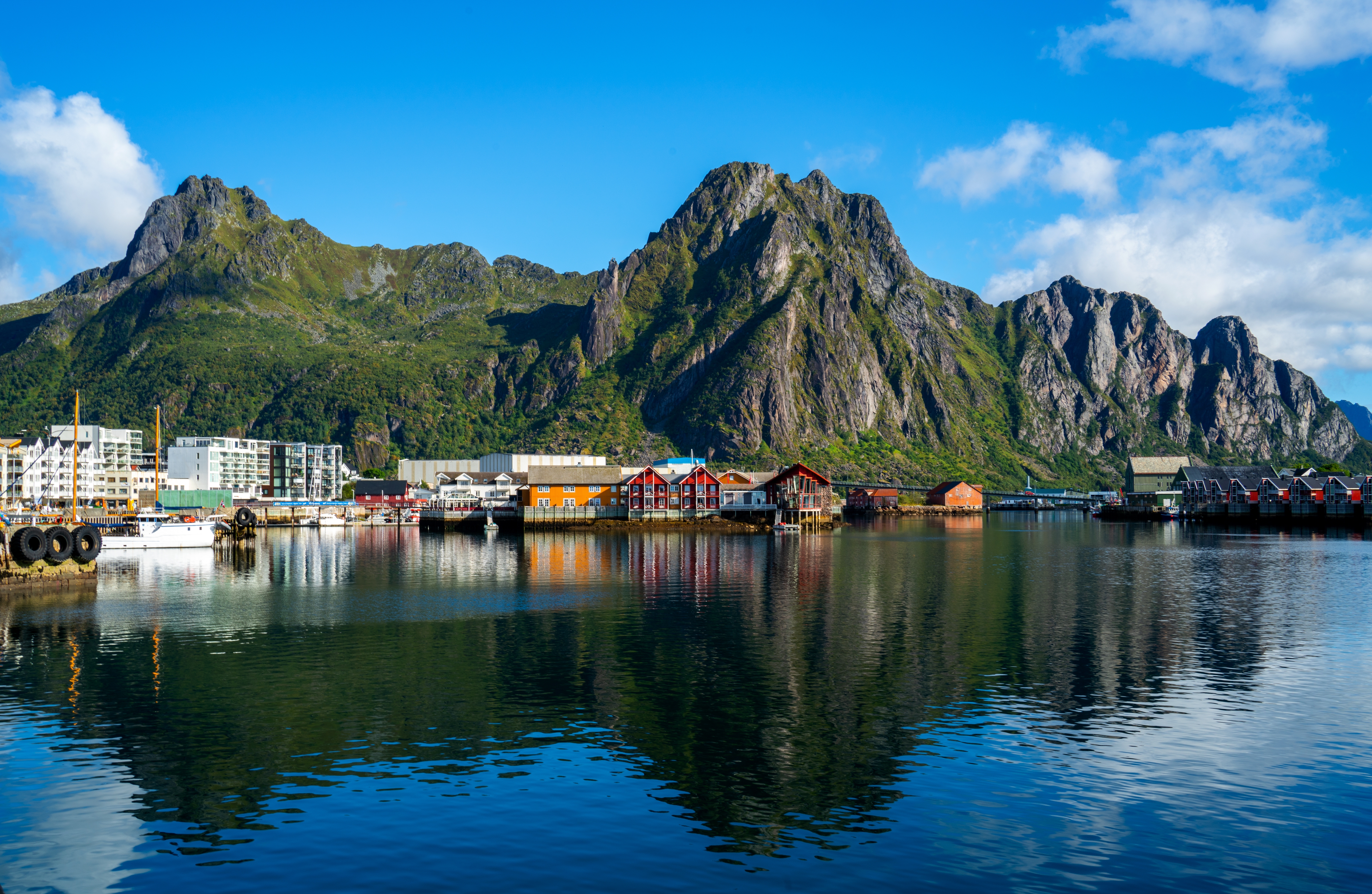 Havnen i Svolvær på Lofoten i Norge. 