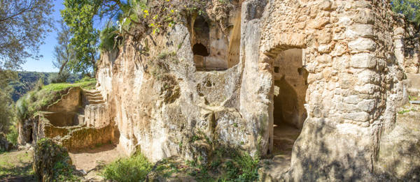 Grotterne ved Zungri i Calabrien i Syditalien.