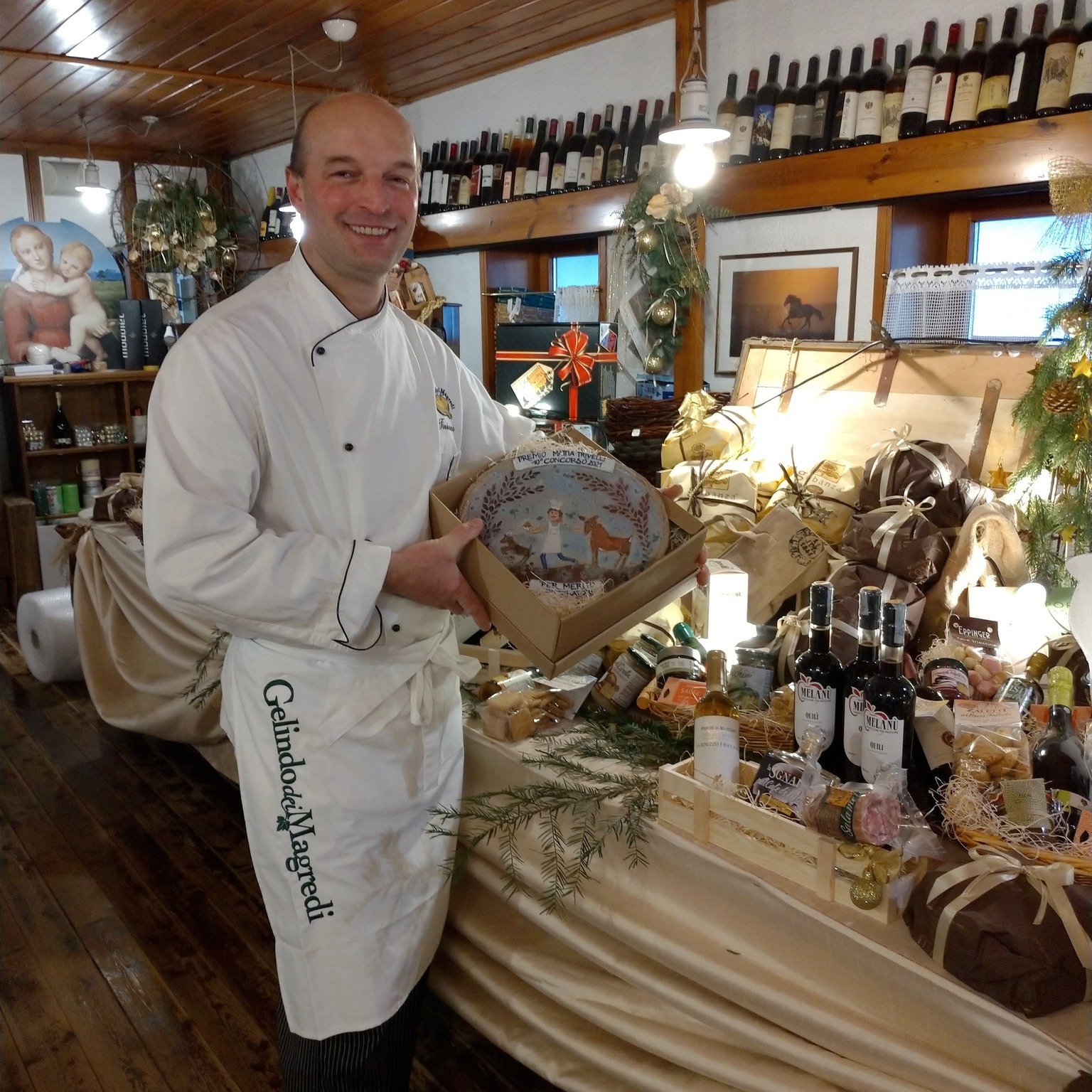 Kok, der præsenterer råvarer og delikatesser fra Agriturismo Gelindo dei Magredi i Norditalien.