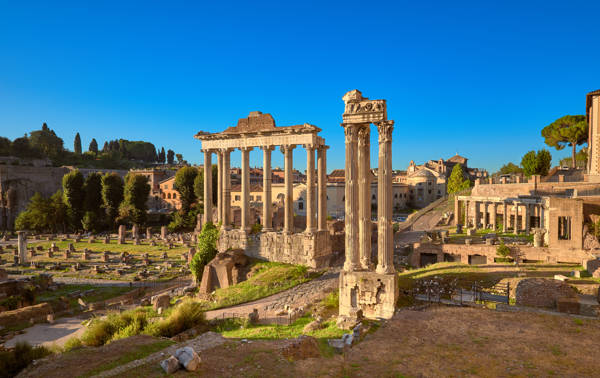 Forum Romanum midt i Rom i Italien.
