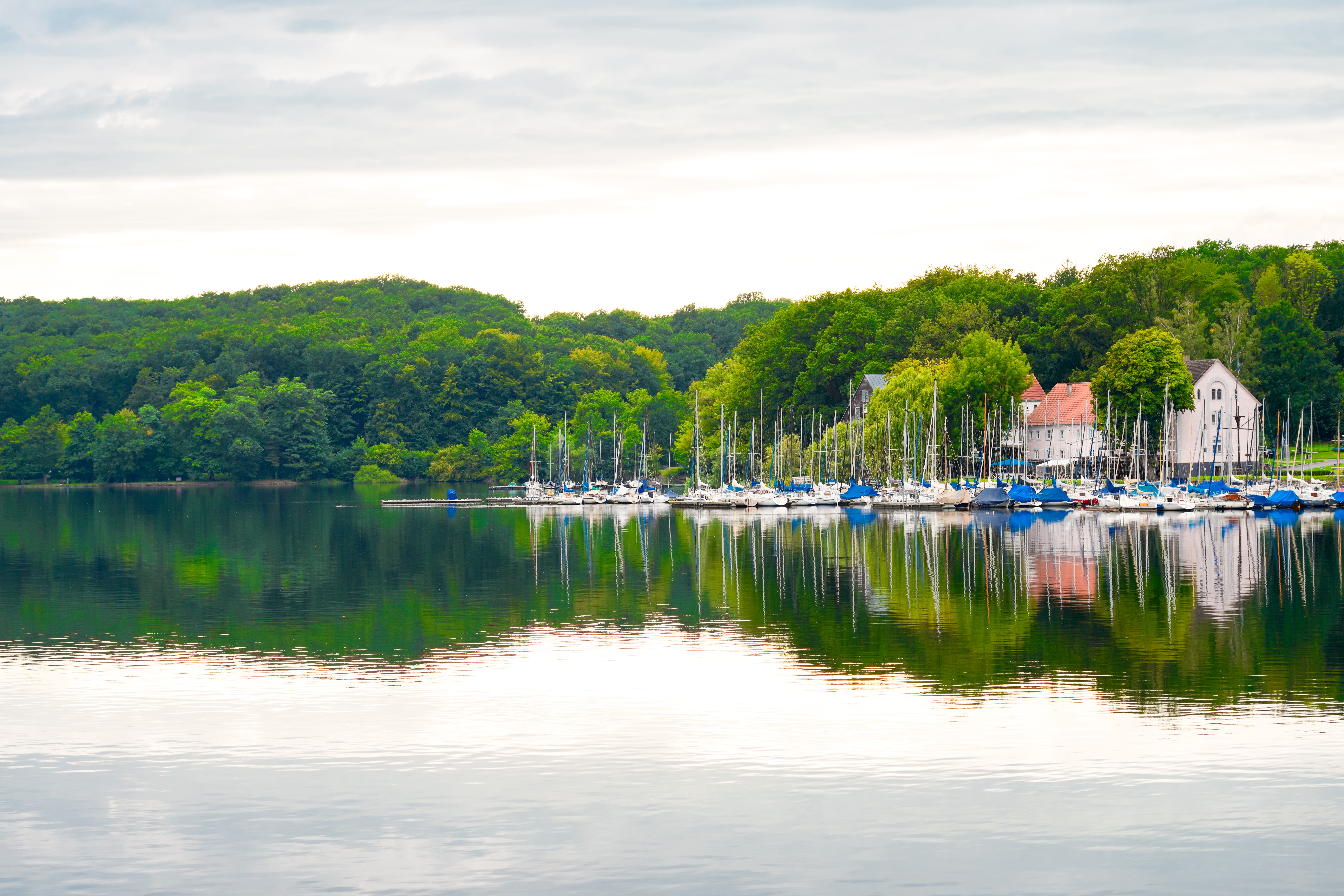 Lystbådehavnen ved Möhnsee sø i Tyskland.