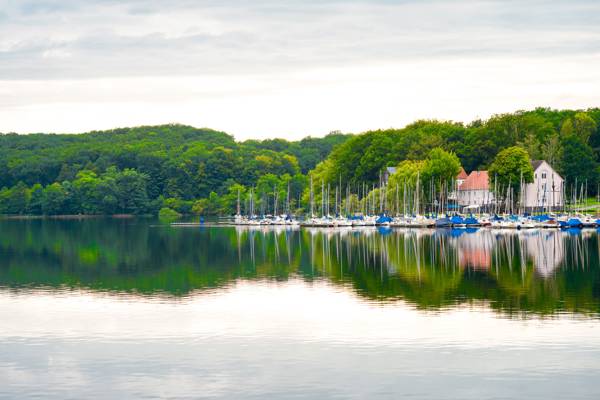 Lystbådehavnen ved Möhnsee sø i Tyskland.