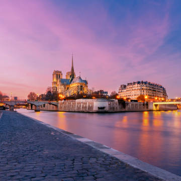 Paris og Seinen med Ile de la Cité og Notre Dame om vinteren.