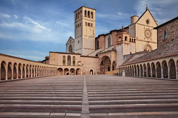 San Francesco-basilika i pavebyen Assisi.